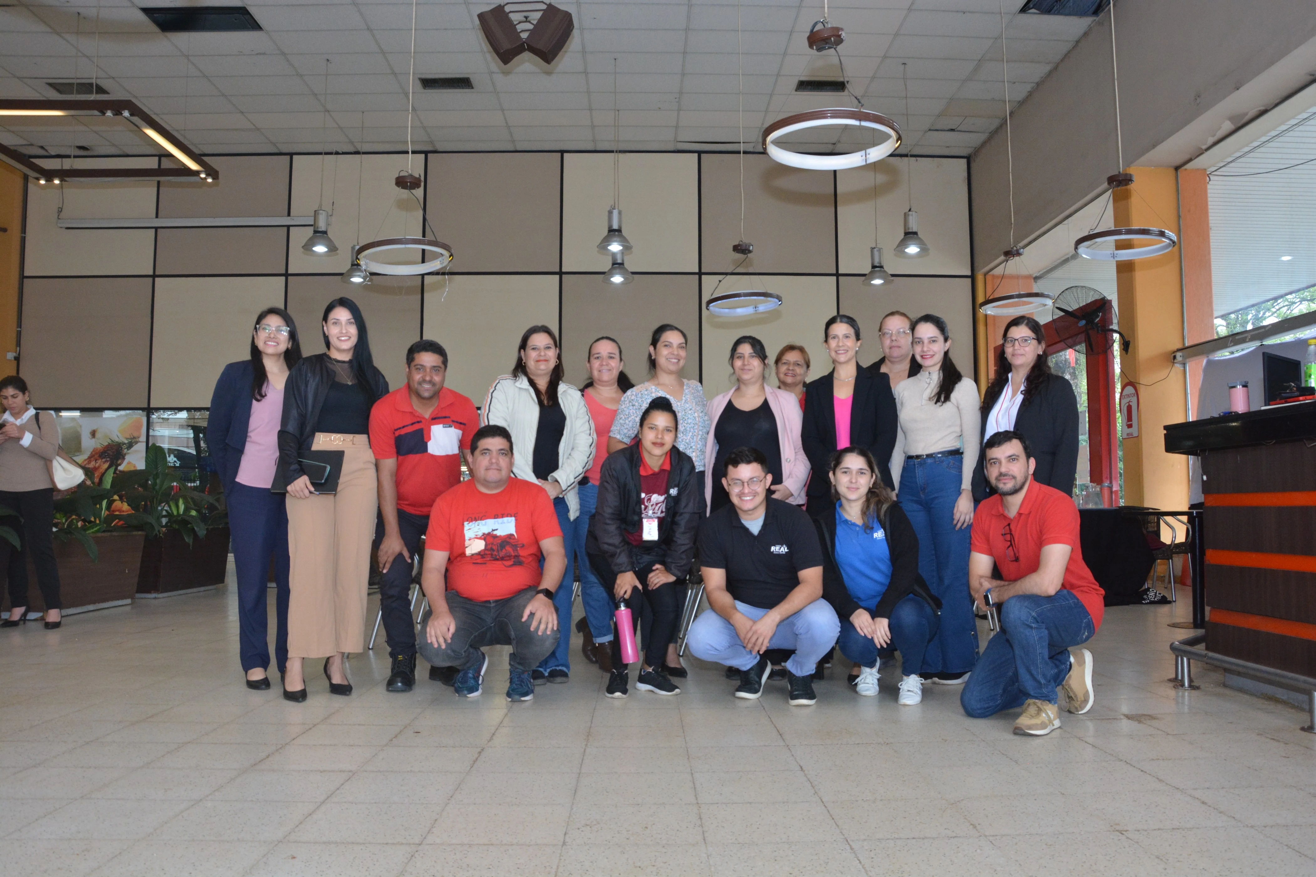 Colaboradores de Cadena Real se capacitan en taller de Educación Financiera
